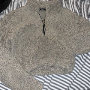 Fuzzy cropped sweatshirt